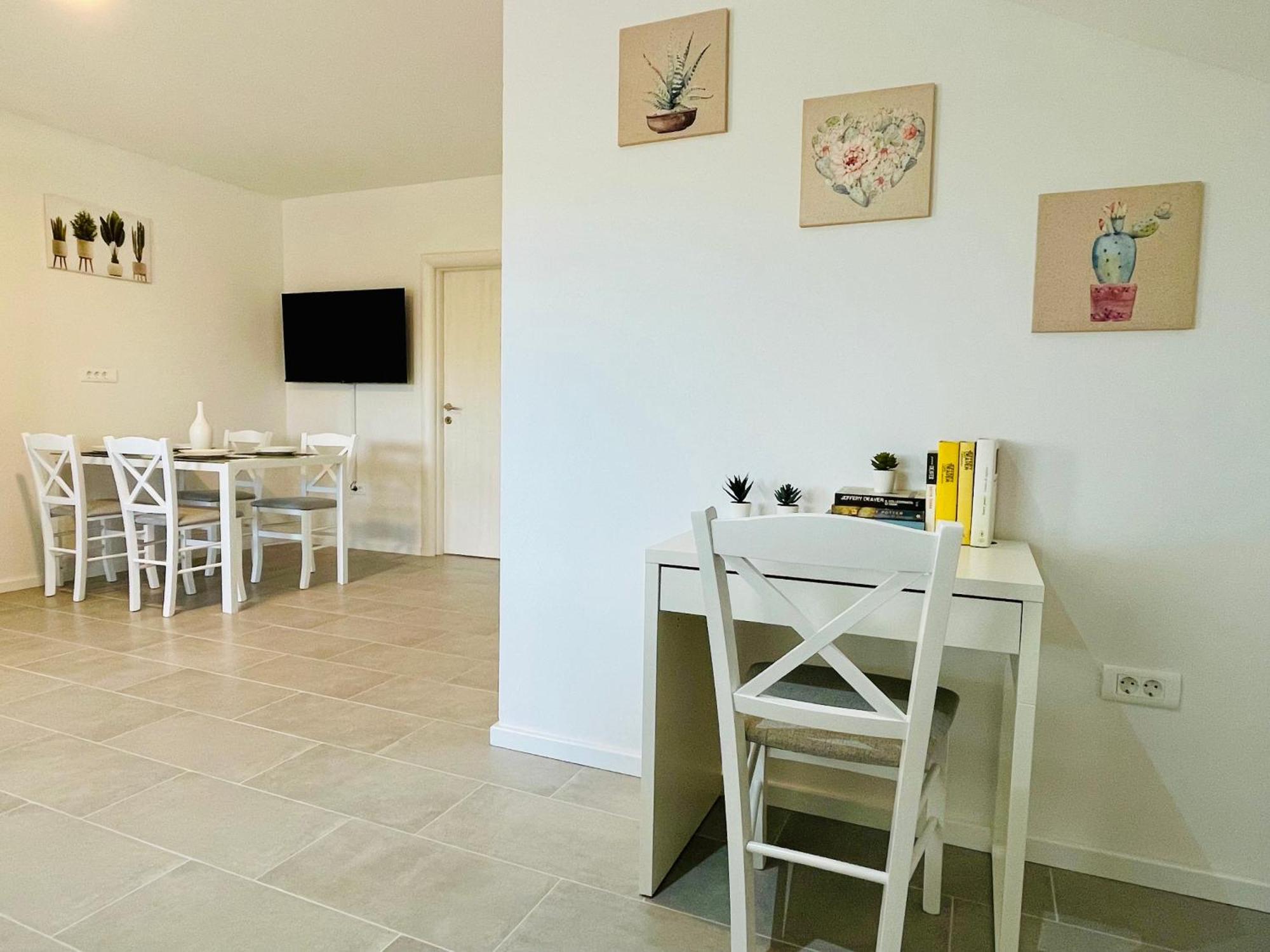 New Apartments Miya - Peroj Beach Esterno foto